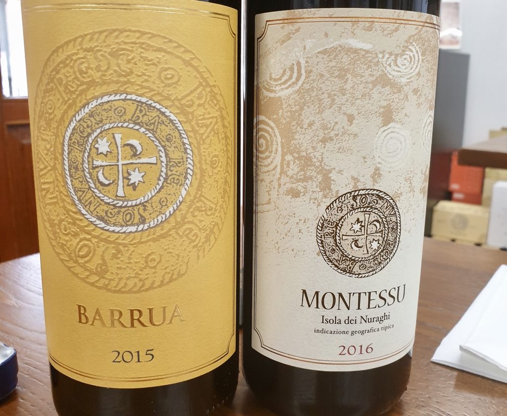 la storia del Barrua il supersardinian da Agripunica. bottiglie di Montessu e Barrua